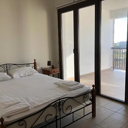 Daniel'S Apartments Пафос