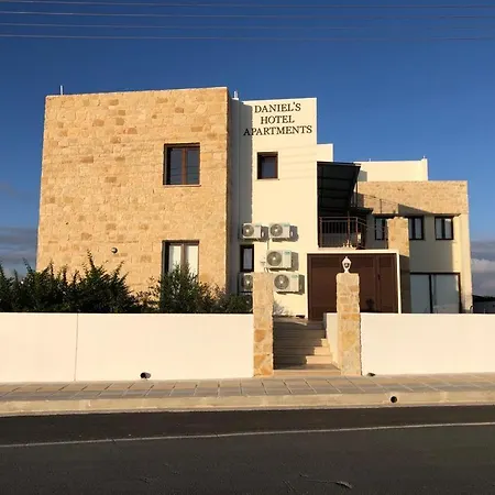 Апартаменти Daniel'S Apartments Пафос