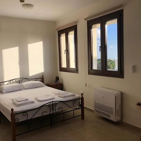 Daniel'S Apartments Пафос